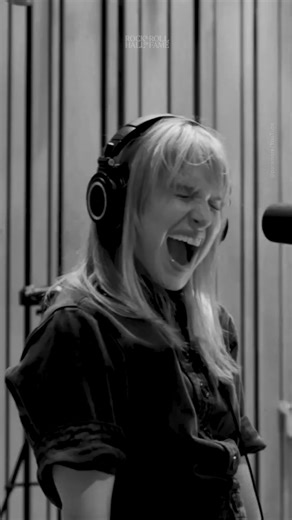 Hayley Williams-Led Paramore Covers Talking Heads "Burning Down the House" (2024)