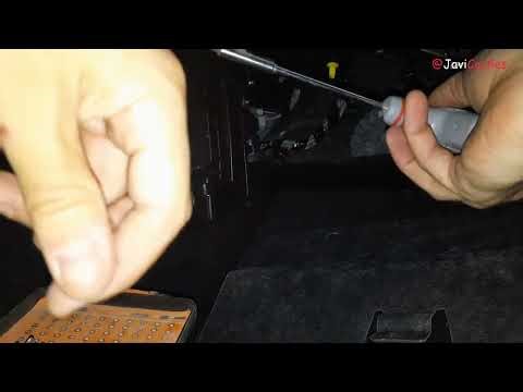 Changing the cabin air filter on a 2019 Ford Fiesta (Re-uploaded)