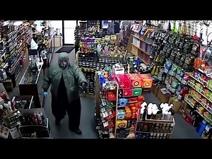 Robber returns money to store clerk, says it’s not enough to help sick daughter