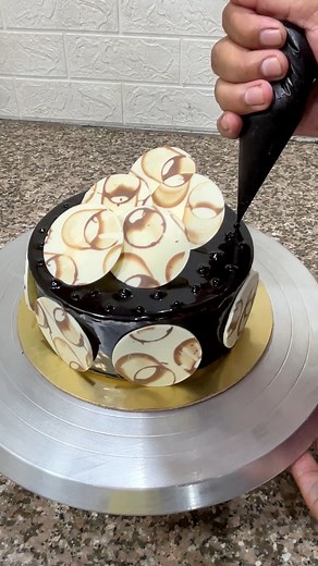 879K views · 3K reactions | New Garnish And Chocolate Cake Design #cakes #viralreelsfacebook #trendingreel #trendingreel #chocolategarnish #cakedecoration #viral #cake | Cakecreation1911 | Facebook