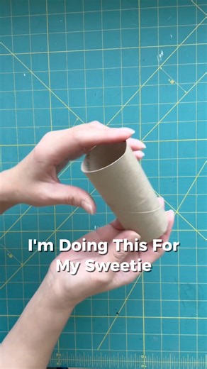 Easy DIY Valentine’s Day card! A great activity for kids, too! 💌 #DIYValentines #valentinescrafts #craftsforkids #easydiy | Annie Lynn