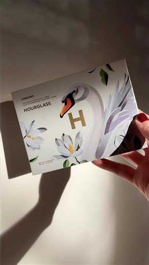 𝐇𝐎𝐔𝐑𝐆𝐋𝐀𝐒𝐒 𝐒𝐖𝐀𝐍 𝐏𝐀𝐋𝐄𝐓𝐓𝐄