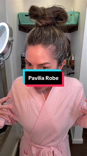 This Pavilia waffle knit robe is lightweight, breathable, and perfect for everyday wear. The soft waffle texture feels cozy without overheating, making it ideal for mornings, evenings, and year-round lounging. It has a relaxed fit that feels spa-worthy but still practical for real life. This is the kind of robe you grab daily and immediately want a second one. @PAVILIA #robe #grwm #grwmroutine #spa #mustbuy