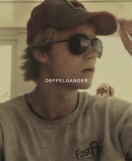 dean maybank 🏄🏼‍♂️ #deandilaurentis #jjmaybank #outerbanks #offcampus #aestheticedits ac @rize