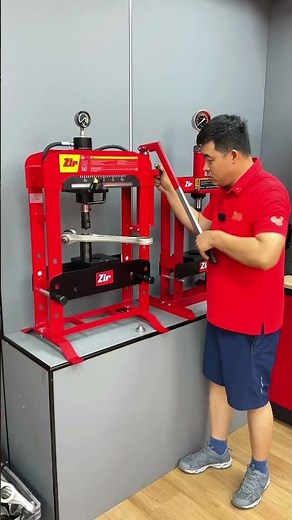 中润zir A 50-ton press machine paired with brand-new 111-piece chassis hydraulic tools.