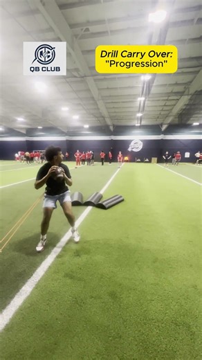 This Footwork Drill Creates GAME READY QBs 🏈💪🏽 #quarterback #skool #QBdrills