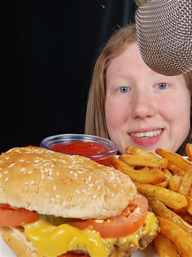 Five Guys Cheeseburger Mukbang ASMR 🍔✨ Juicy, cheesy, and so rich in flavor to eat 😋 Would you order this? #ASMR #mukbang #asmreating #fiveguys #burger