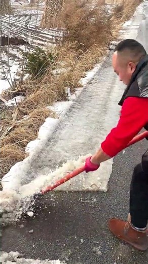 ❄️ This Ice Breaker Shovel is INSANE! 🧊⚡
