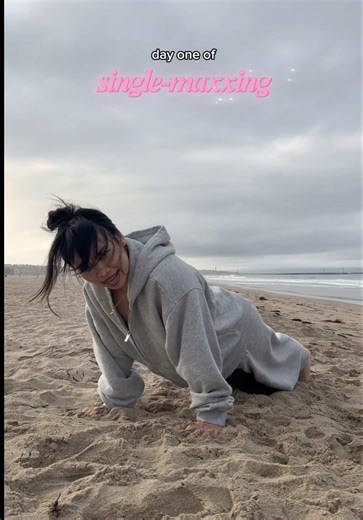 single-maxxing, ep 1: waking up at 5… as a chronic 9am riser 😳 welcome to single-maxxing, where I romanticize my life one side quest at a time for the plot 😝☝️ first mission: catching sunrise by the beach for the first time in forevaaa 🌅 and TELL ME WHY was it easier to get out of bed at 5 than my usual 9?? 😀 (I did crash after midday… but we move! will be doing it again) if you have side quest ideas for me lmk 👀