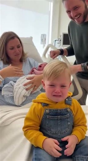 “TODDLER FAKES CRYING… THEN CRIES FOR REAL 😭😂”