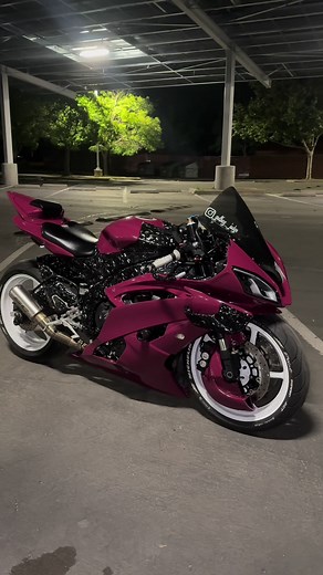 Yamaha R6 Revving: Legendary Pink Motorcycle Edit