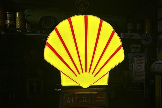 No Reserve: Illuminated Shell Sign