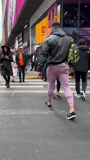 A giant in the human world 👀😳 #giant #dc #Universal #therock #Colossus #comics #marvel #store #small #people #sparta #legdayday #huge | Lakutsin Lucas