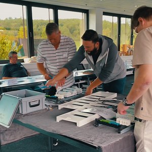 👉 Wie integriere ich eine Wallbox in den Hager Zählerschrank? 👉 Wie plane ich Elektroinstallationen digital mit Hager ZPlan und Hager Ready? 👉 Wie vermittle ich Normen- und Produktwissen im Unterricht? Die Antworten darauf und die neuesten Elektro-Entwicklungen und Innovationen erwarten dich als Elektrotechnik-Lehrer an Berufs- und Meisterschulen am 13. und 14. März in Ottfingen. Jetzt anmelden und die Zukunft der Elektrotechnik hautnah erleben: ➡ https://hager.click/Elektroinstallation-von-m