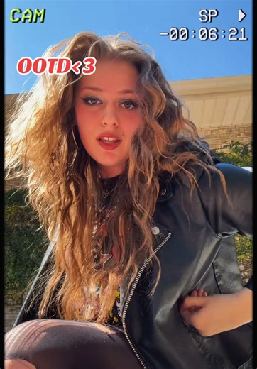 Vintage Outfit Inspiration for Rock and Roll Lovers