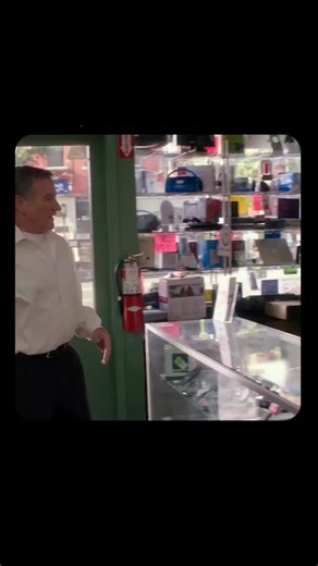 Cinematic_Nostalgia on Instagram: "🎬 The Angriest Man in Brooklyn Henry Altmann (Robin Williams) is a bitter, angry man who believes the world has wronged him. During a routine hospital visit, a doctor mistakenly tells him he has only 90 minutes left to live. What follows is a frantic journey through Brooklyn as Henry confronts his estranged family, unresolved regrets, and the emotional damage he’s caused. #TheAngriestManInBrooklyn #RobinWilliams #CinemaStory"