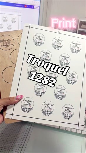 How I use my Fabric Gun to personalized my T-shirt orders. 🎀Maríatreto.com🎀 🎀1282🎀 #troquel #mariatreto #papeleria #crafter #craftinghack