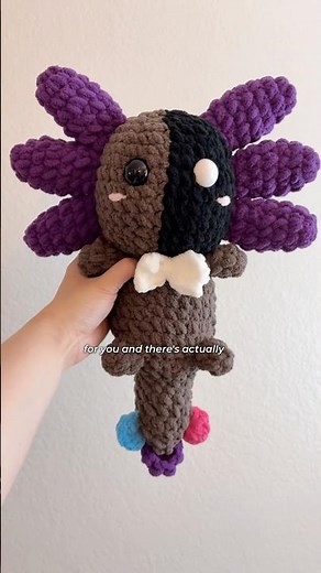 My last custom axolotl from 8 months ago with a white eye and two face colors #crochet