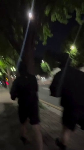 Aww coitadinho, o cara postou story em tempo real falando pras malucas irem encontrar ele, achou q ia acontecer o que porra