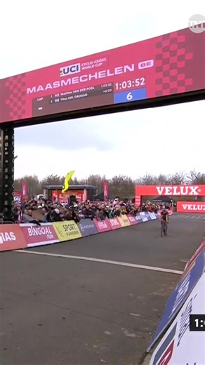 Pressure? What pressure? 😅 Mathieu van der Poel WINS in Maasmechelen after battling back from TWO punctures 🫡 | TNT Sports