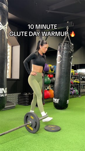 10 minute glute day warmup!! I like to keep my warm ups as short and efficient as possible especially when my workouts are longer @MOVE WITH US