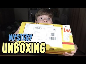 Mystery UNBOXING - What's inside? | Roblox
