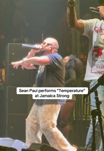 Sean Paul performs “Temperature” at the Jamaica Strong Benefit Concert at UBS Arena in New York, raising funds for hurricane relief in Jamaica after Hurricane Melissa. #seanpaul #seanpaulchallenge #livemusic
