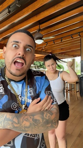 DONO DO MORRO ESTA ESTRANHO