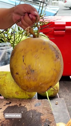 Wonderful coconut cutting skills #meykakada #satisfyingvideo