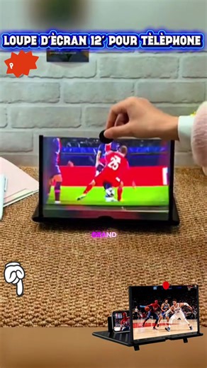 📱🎬 Loupe d’écran 12 pouces – Transforme ton smartphone en grand écran Profitez de vos vidéos, films ou matchs comme sur une mini-TV grâce à cette loupe d’écran 12 pouces HD. Elle agrandit l’image de votre téléphone sans application ni batterie. ✔️ Écran 12” effet 3D HD pour une image plus grande et plus confortable ✔️ Compatible iPhone & Android ✔️ Support pliable : facile à poser, à ranger et à transporter ✔️ Aucune alimentation nécessaire ✔️ Réduit la fatigue visuelle lors du visionnage prol