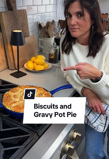 Delicious Biscuits and Gravy Pot Pie Recipe