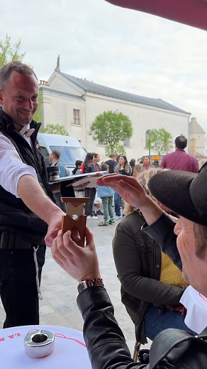 French Waiter Pranked by Magician 🤣🫶 | Julien Magic