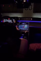 Mercedes S-Class: Automatic Glove Box Feature Demonstration