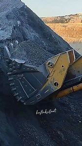 #emmhea #rhpv #ovoxp Komatsu PC4000: Digging Power in Action! #KomatsuPC4000 #ExcavatorPower #fblifestyle | Konstruksi Berat