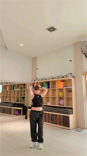 PUMP IT MOVE IT Zumba routine with John Carlo
