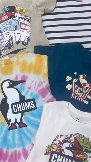 【CHUMS T-Shirt夏日親子裝】 多款CHUMS T-Shirt都同時有成人及小朋友尺碼，最啱一家大小一齊親子裝出遊啦! 立即點擊短片睇睇今季最新親子裝T-SHIRT推介啦! ⭐CHUMS BOOBY THEATER T-SHIRT ⭐CHUMS GO OUTDOOR POCKET T-SHIRT ⭐CHUMS PICNIC BOOBY T-SHIRT ⭐CHUMS BOOBY LOGO T-SHIRT ⭐CHUMS BOOBY FACE T-SHIRT #TheOverlander #chums #newpattern #outdoor #lifestyle #japan | The Overlander