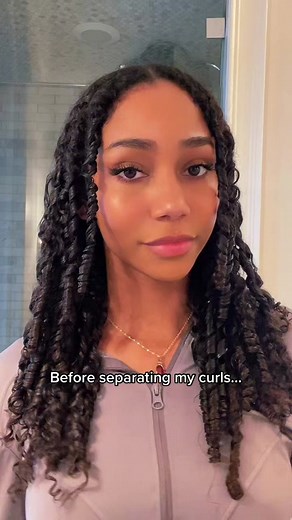 Such a difference :)) #curlyhair #curlyhairroutine #separatingcurls #wettodrycurls #curlyhairtutorial