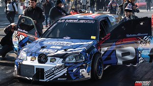 “La Violenta” Honda Civic SFWD más rápido del planeta Por fin se nos dio la oportunidad de conversar con Mr. Nelsito Aleman, también conocido como “Chapulin Performance” y conocer un poco de su Honda Civic “hatchback” conocida como “La Violenta” quien ha conquistado el record de la clase SFWD en el mundo del drag coronándose como la más rápida a nivel mundial con tiempo de 7.69seg @ 188.2mph. Aunque la entrevista fue corta ya que estábamos en el “rush” del evento, Chapulin nos dio un pequeño pre