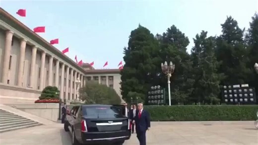 🇺🇸🤝🇨🇳 Equilíbrio de poderes até nos gestos: Xi não deixa Trump puxar o aperto para si em Pequim💬 O encontro entre Donald Trump e Xi Jinping terminou após discussões sobre comércio, Taiwan e cooperação econômica. Confira os principais pontos até o momento:🔶 Trump afirmou que sua visita deve melhorar as relações bilaterais, destacando que o contato direto com o líder chinês ajuda ambos os países a superarem desafios;🔶 Não há vencedores em guerras comerciais, ressaltou Xi Jinping; 🔶 Taiwan