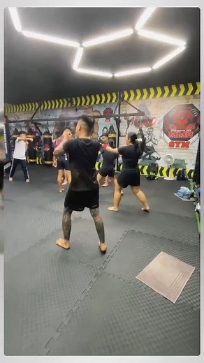 TẬP LUYỆN TẠI MMA GYM TÂY NINH 📍Địa chỉ: CN1: 16 Phạm Văn Xuyên, KP.6, P.Tân Ninh, Tây Ninh CN2: 55 Huỳnh Công Giản, KP4, P.Tân Ninh, Tây Ninh 🌸Bạn đang tìm một nơi để rèn luyện sức khỏe, giảm cân, tăng sức bền hoặc học võ để tự vệ🥊 ❤️MMA GYM TÂY NINH - chính là nơi giúp bạn bắt đầu hành trình thay đổi bản thân! 🏋️‍♂️ Bộ môn đa dạng Boxing Kickboxing Muay Thai MMA Tập Gym tăng cơ – giảm mỡ 🥊 Môi trường tập luyện chuyên nghiệp 🔥Huấn luyện viên tận tâm – theo sát từng buổi tập 😎Giáo án phù 