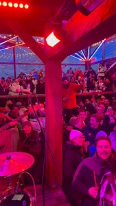 🎵“To Old Trafffooooord”🎶 | Queens of the Snow Stage