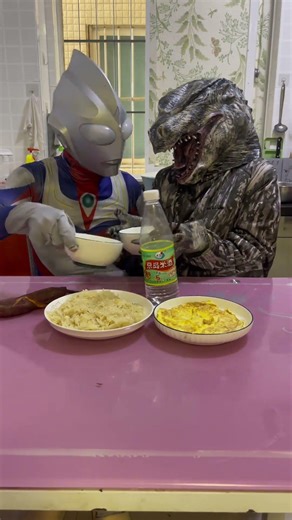 Today is a happy day, let's do some #Ultraman.