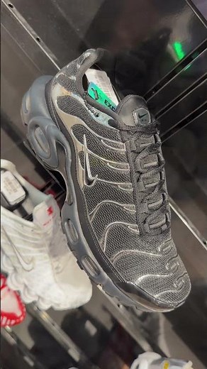 Nike Air Max Plus SE (Black/ Metallic Silver/ Laser Crimson/ Off Noir)