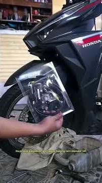 How to replace the disc brake hose on a Honda Vario #shorts #motorcycleservice #fyp #motorcyclewo...