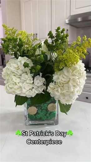 9.9K views · 134 reactions | St Patrick's Day floral arrangement centerpiece idea!☘️ #stpatricksday #stpatricksdaydiy #stpatricksdaydecor #stpatricksdayideas | The Weiss Life | Facebook