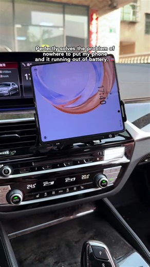 Secure Smartphone Mount for Safe Driving