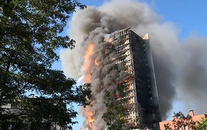 Video: Tower apartment block in Milan catches fire