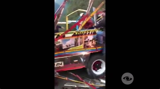 #Archivo de investigaciones de #SéptimoDía: dolorosos relatos de familiares de personas que iban a bordo de chiva accidentada en Huila. Alquileres que terminan en tragedia 👉 https://youtu.be/5m-W93R5zho | Séptimo Día