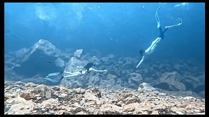 2mm Women's Over Knee Thigh High Socks🤿🧦Get Your Size👇👇 https://hydrone.shop/collections/diving-stocking/products/2mm-womens-over-knee-thigh-high-socks COMFORTABLE FIT: The dive long socks are made with 2mm premium neoprene to give you a flexible and comfortable fit, fewer restrictions, and less foot fatigue during underwater kicking fins. PROTECTION: These over-knee socks protect your feet from injury by rocks or other sharp objects and provide UPF50 UV protection. They can be worn together