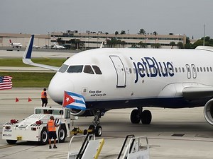 First US commercial flight in 5 decades lands in Cuba